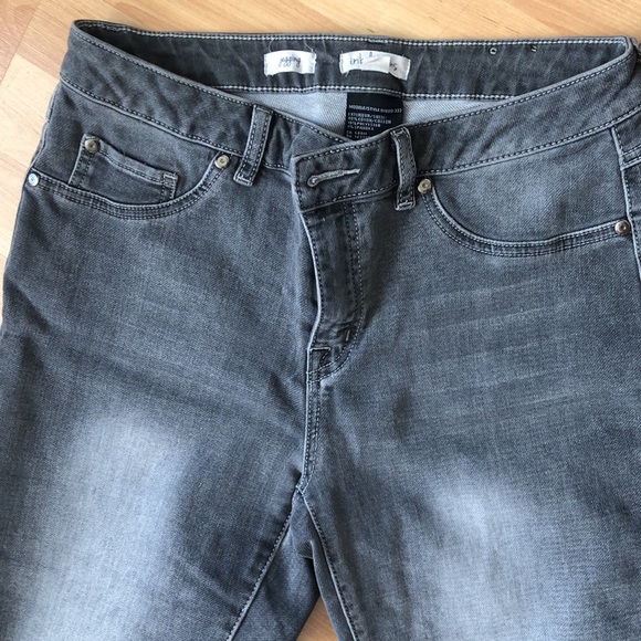 Grey Tribal distressed jeggings - Picture 2 of 4